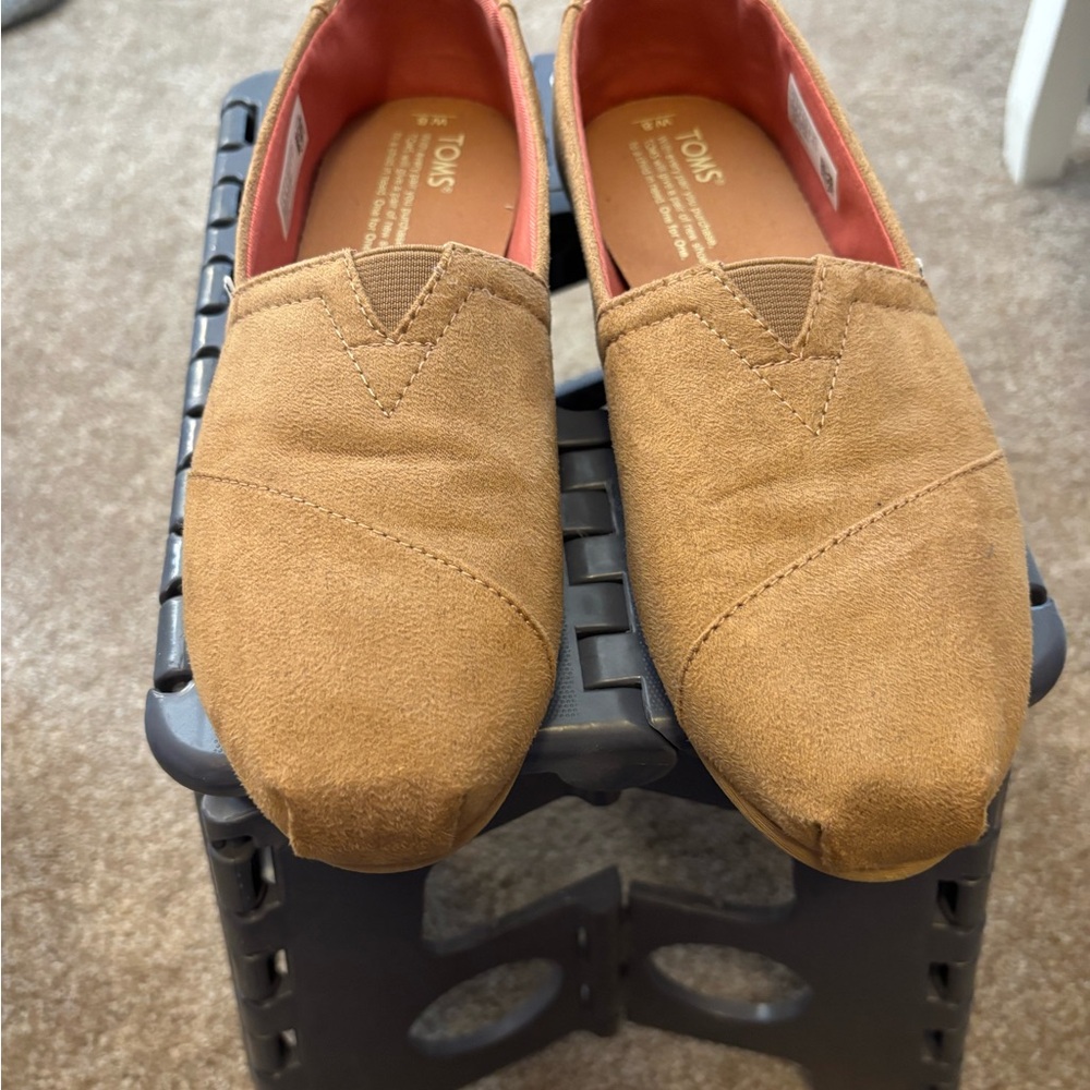 Toms women’s Slip-On Loafers in Tan Suede